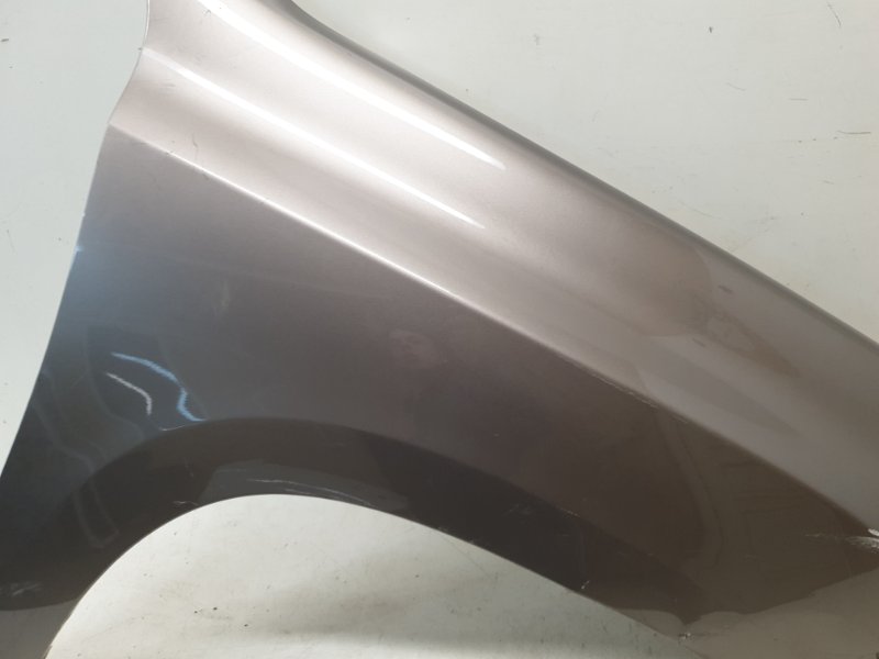 Крыло переднее правое