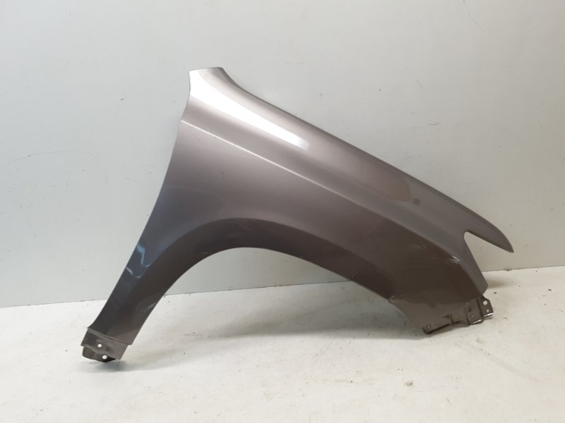 Крыло переднее правое