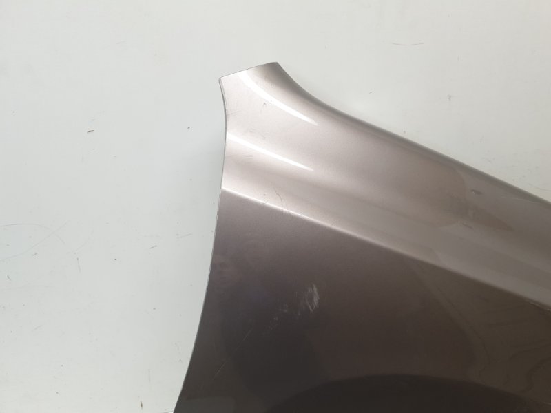 Крыло переднее правое