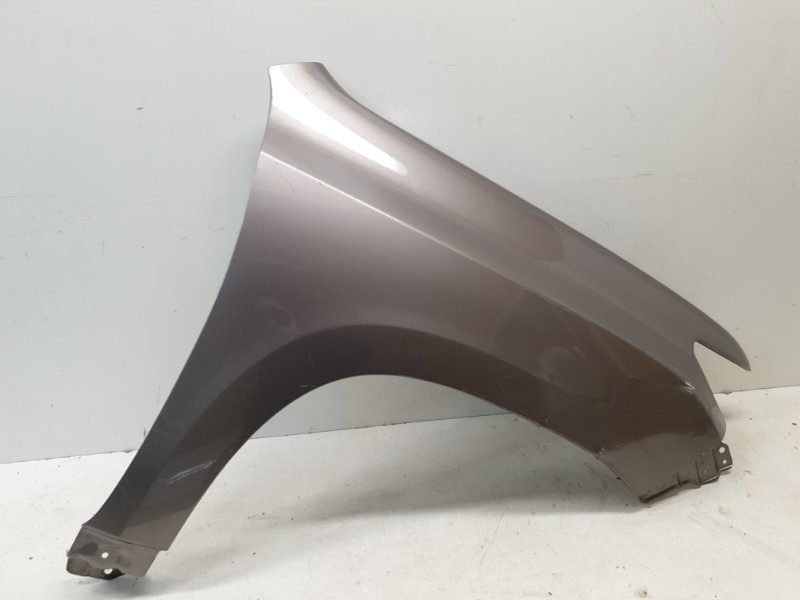 Крыло переднее правое