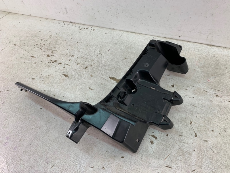 Кронштейн заднего бампера правый