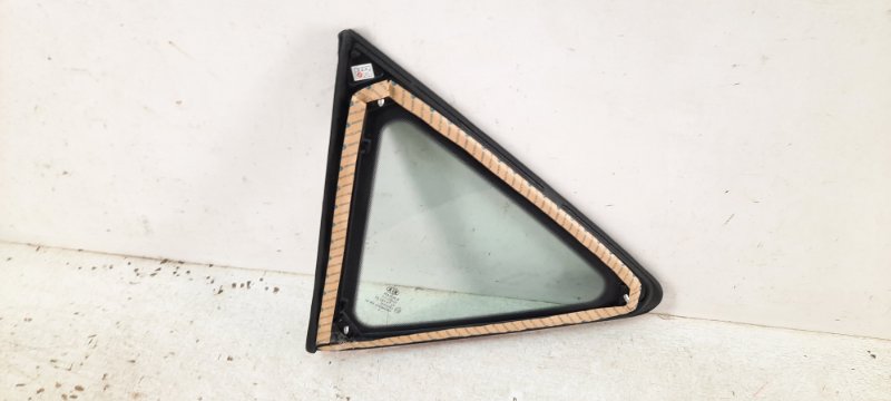 Стекло кузовное глухое правое