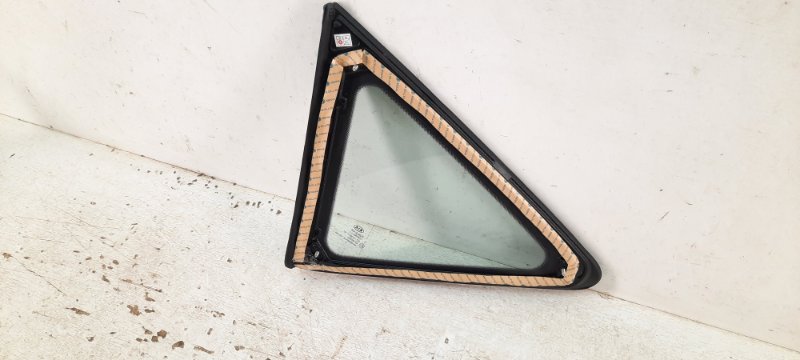 Стекло кузовное глухое правое