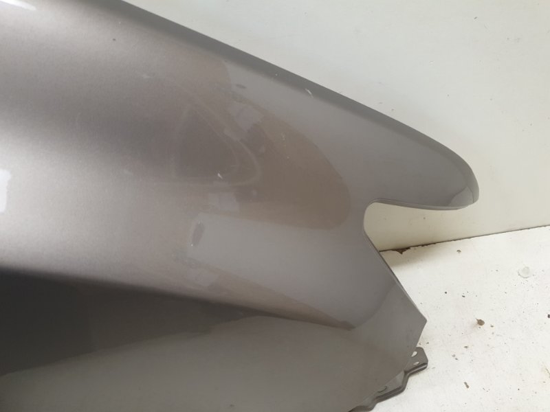 Крыло переднее правое