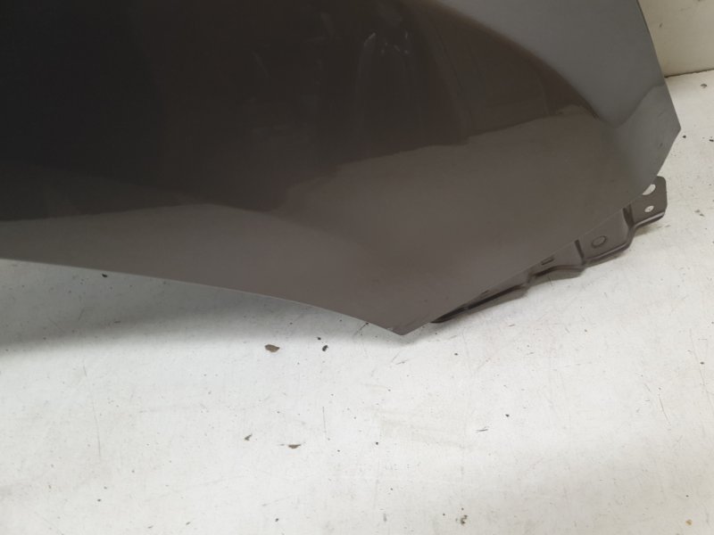 Крыло переднее правое