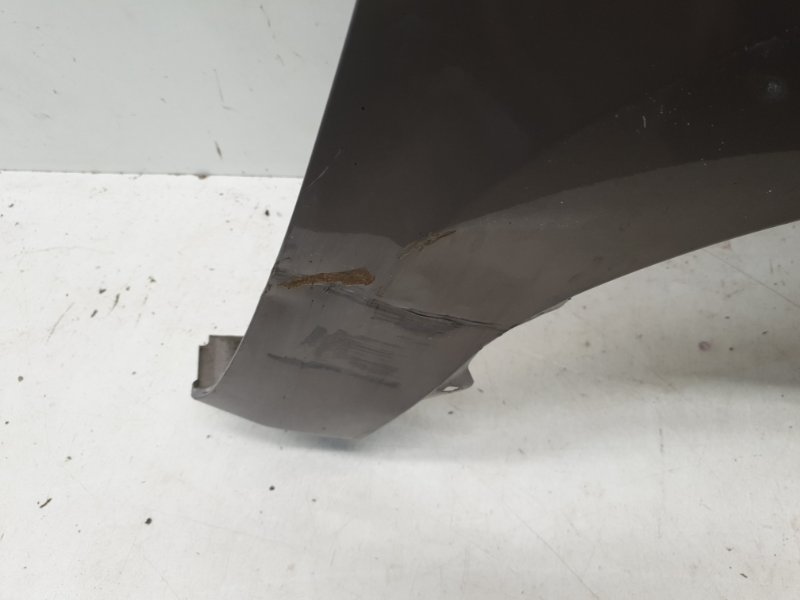 Крыло переднее правое