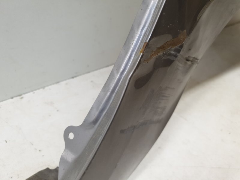 Крыло переднее правое