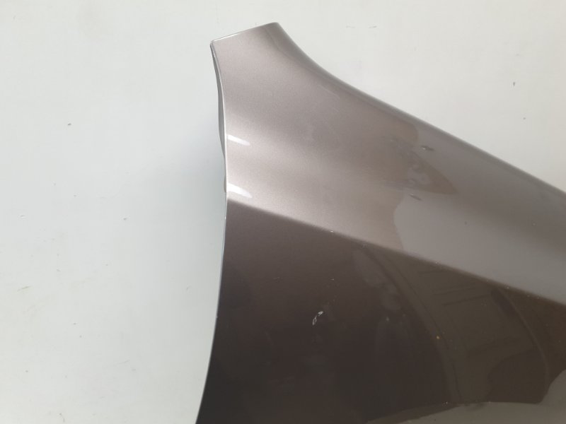 Крыло переднее правое