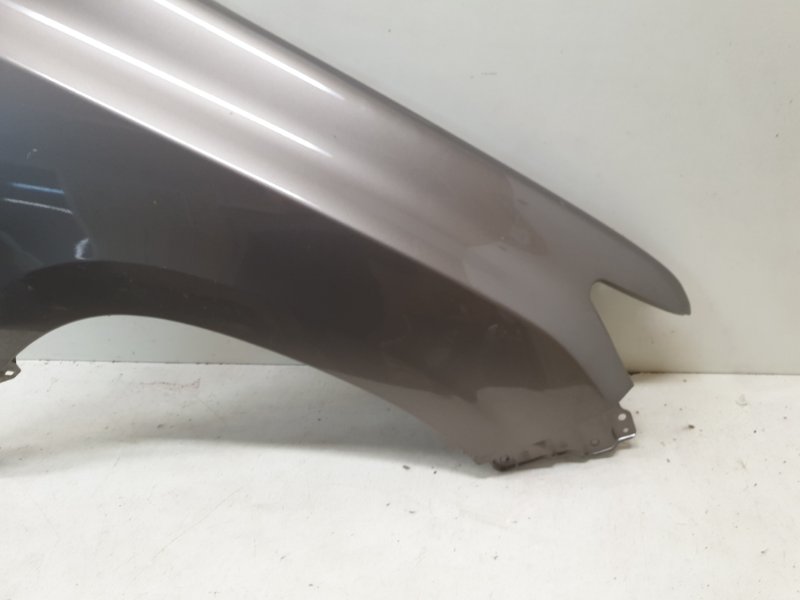 Крыло переднее правое