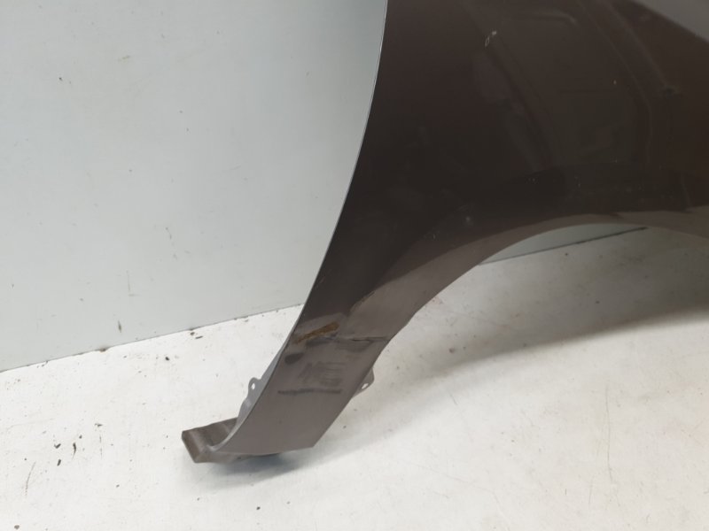 Крыло переднее правое