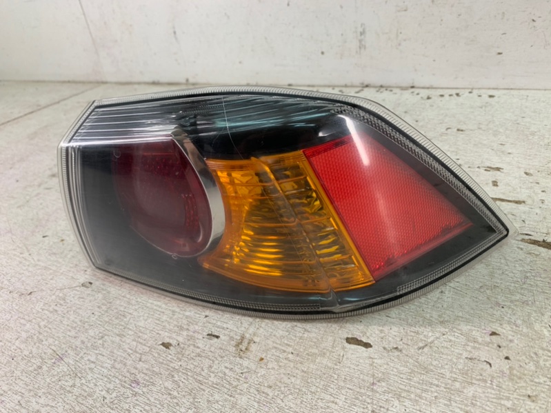 Фонарь задний правый