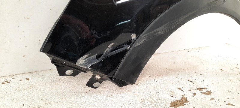 Крыло переднее левое