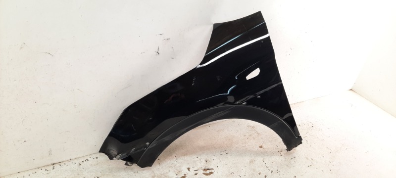 Крыло переднее левое