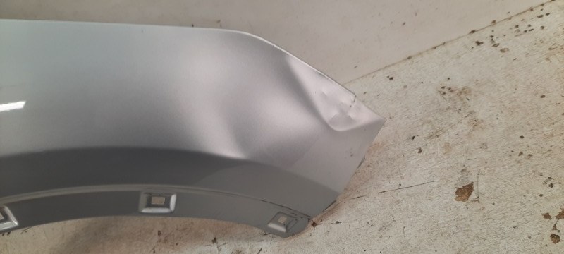 Крыло переднее правое