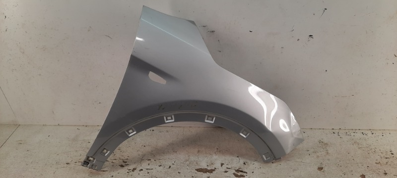 Крыло переднее правое