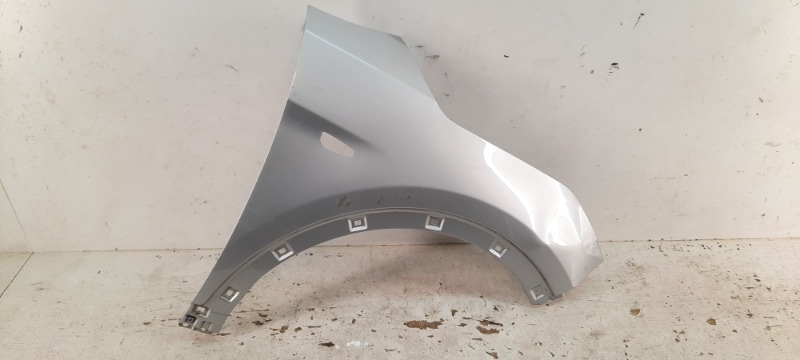 Крыло переднее правое