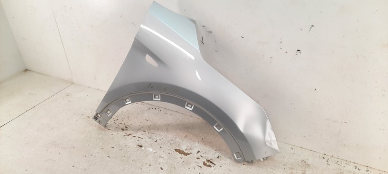 Крыло переднее правое