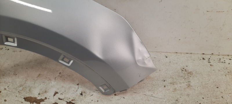 Крыло переднее правое