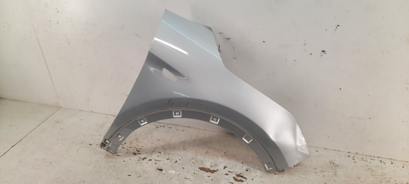 Крыло переднее правое