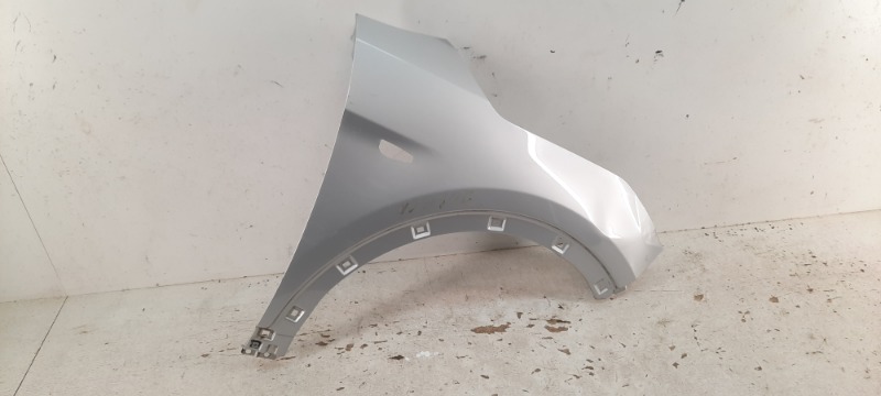 Крыло переднее правое