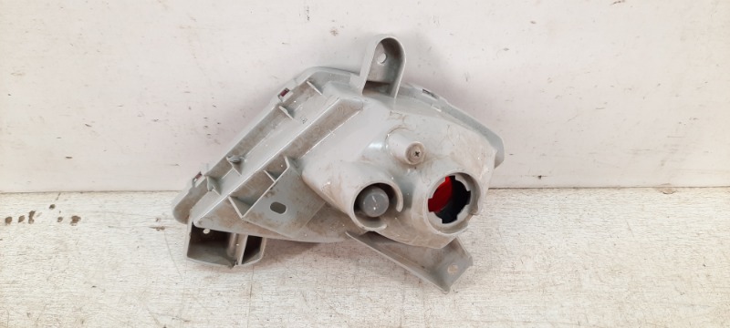 Фара противотуманная левая