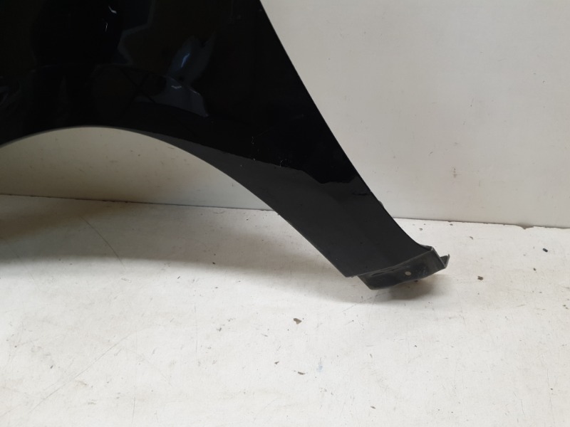 Крыло переднее левое