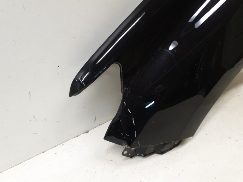 Крыло переднее левое