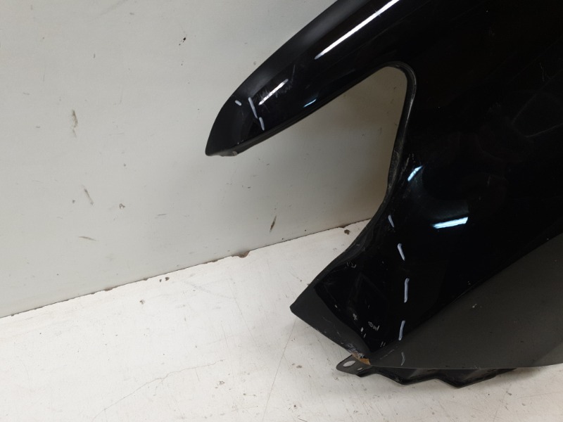 Крыло переднее левое