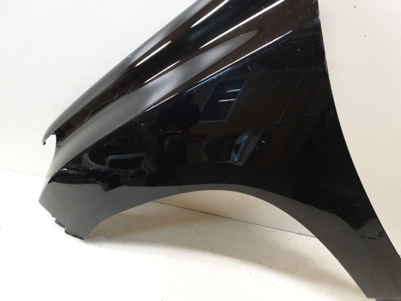 Крыло переднее левое