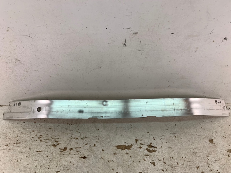 Усилитель переднего бампера