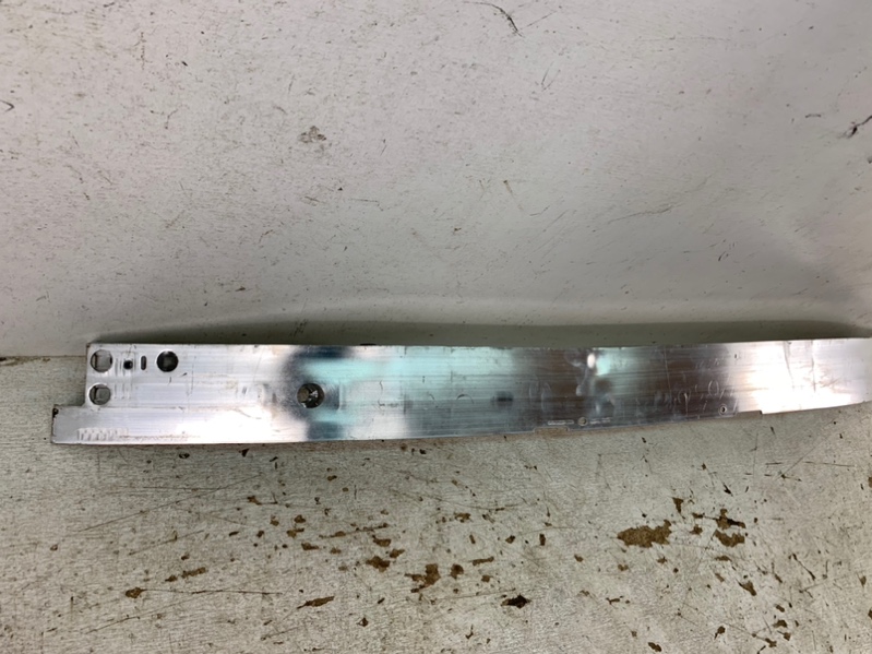 Усилитель переднего бампера