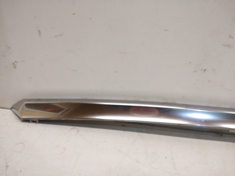 Накладка крышки багажника