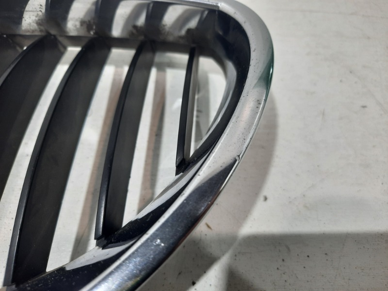 Решетка в бампер левая