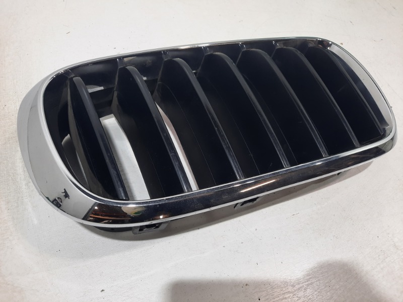 Решетка в бампер правая