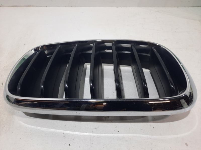 Решетка в бампер правая