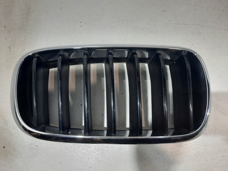 Решетка в бампер правая