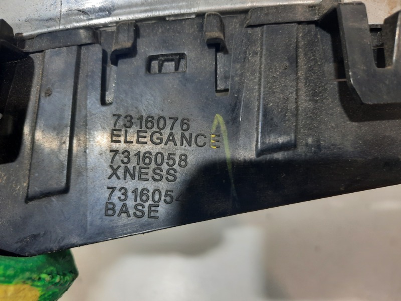 Решетка в бампер правая