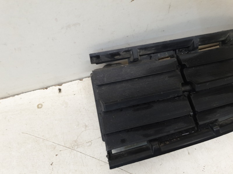 Решетка в бампер правая