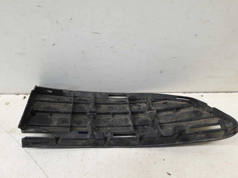 Решетка в бампер правая