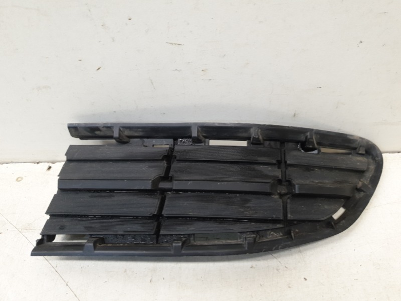 Решетка в бампер правая