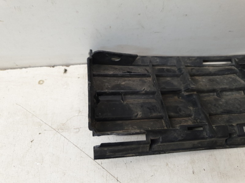 Решетка в бампер правая