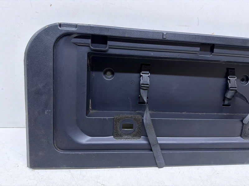 Обшивка двери багажника