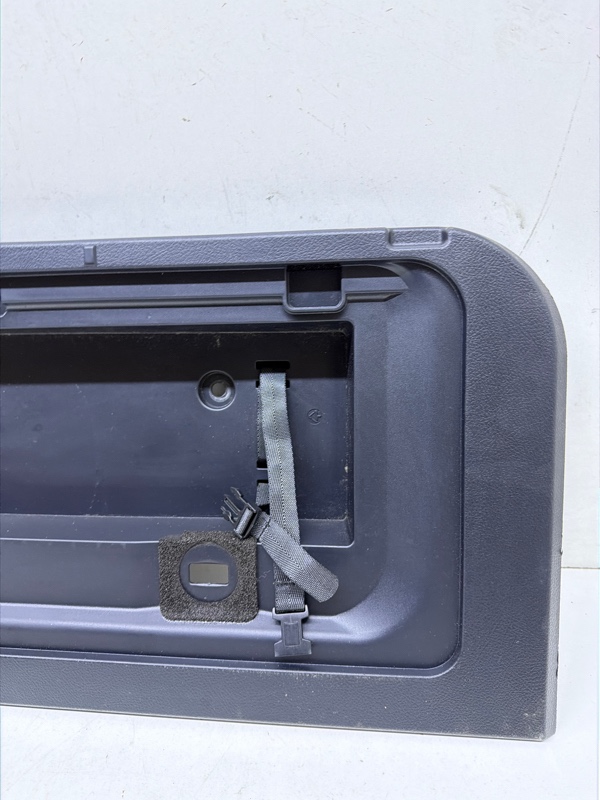 Обшивка двери багажника