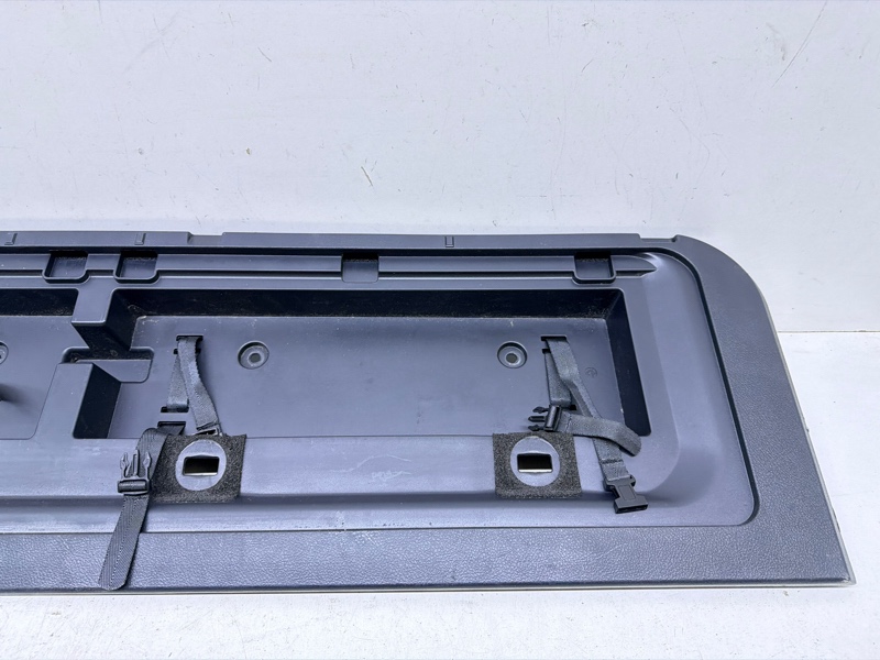 Обшивка двери багажника