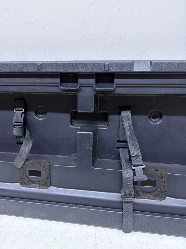 Обшивка двери багажника