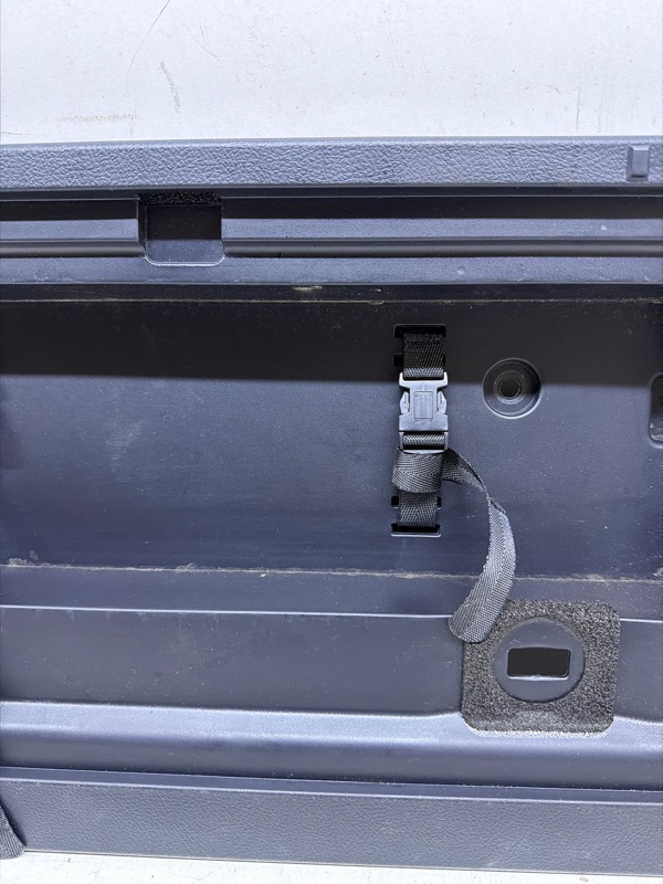 Обшивка двери багажника