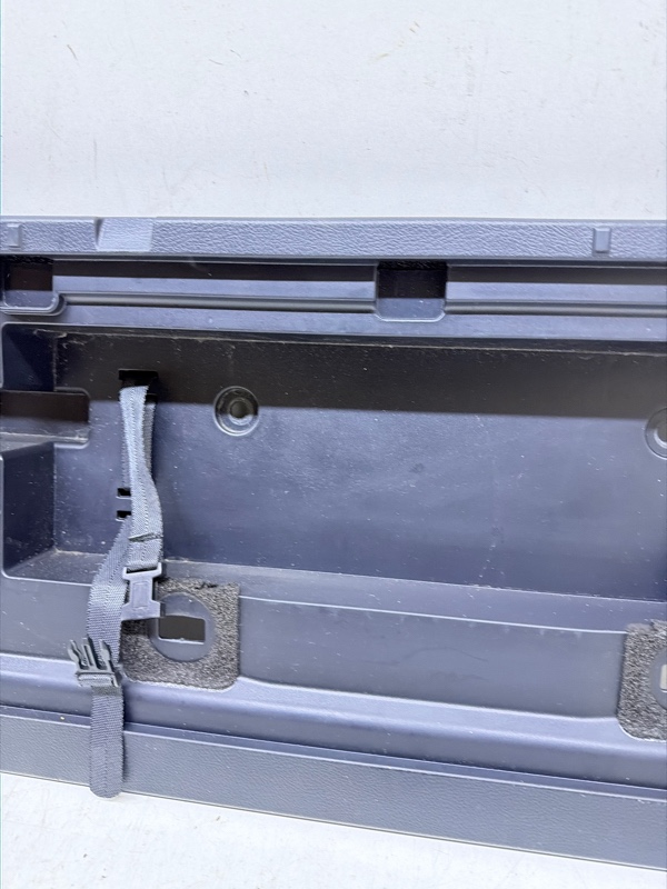 Обшивка двери багажника