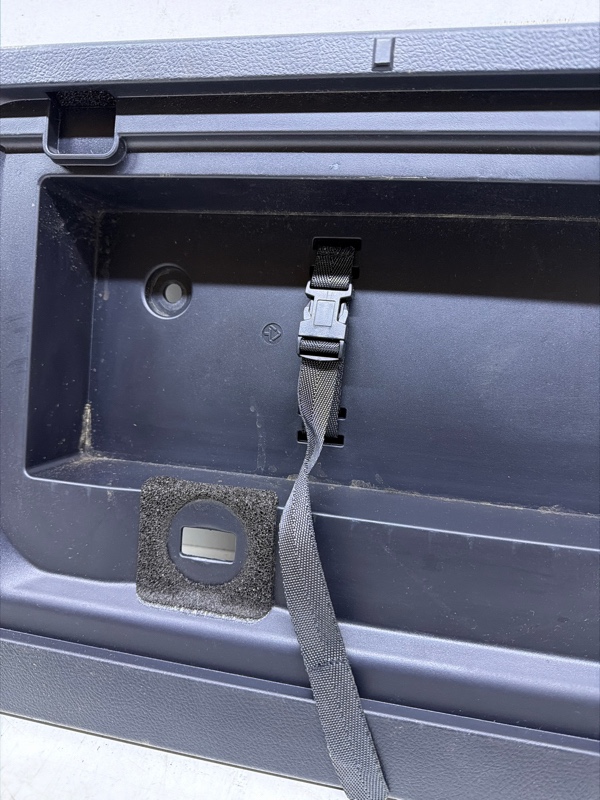 Обшивка двери багажника