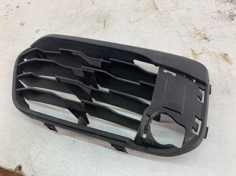 Решетка в бампер левая