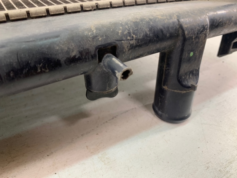 Радиатор охлаждения двигателя основной